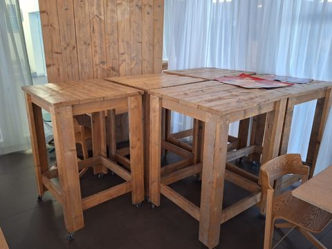 Verrijdbare Houten Horeca Statafels / Bartafels (8 stuks)