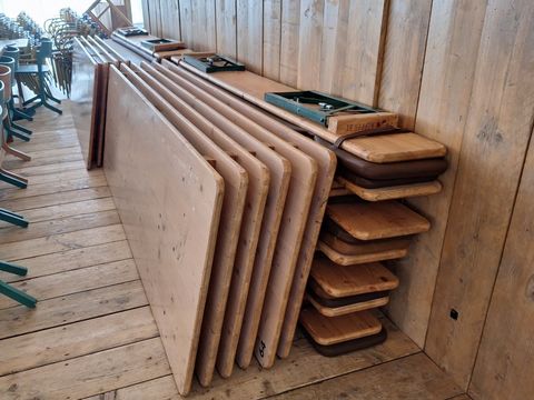 Houten Klapsets / Biertafelsets met Lederlook Kussens (Lot 1 van 2)