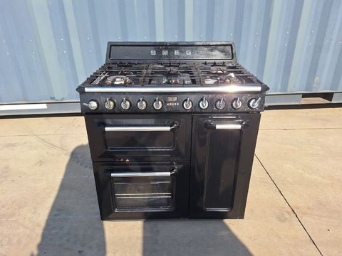 Smeg "Victoria" vrijstaand gasfornuis met 3 ovens - Zwart (90 cm)