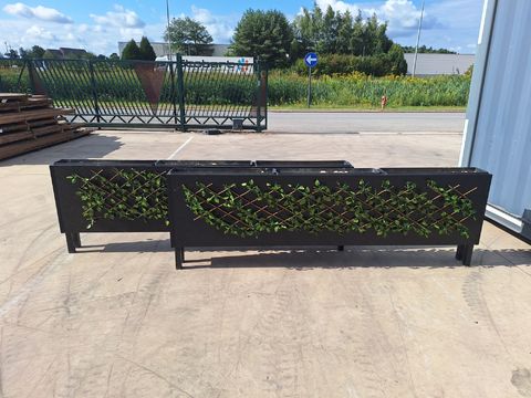 2 houten(osb) terrasafscheidingen / plantenbakken met decoratieve klimop (245 x 19 cm)