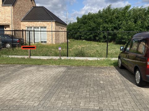 Open autostaanplaats nr 3