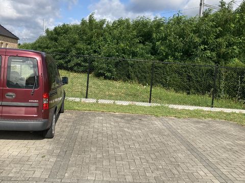 Open autostaanplaats nr 5