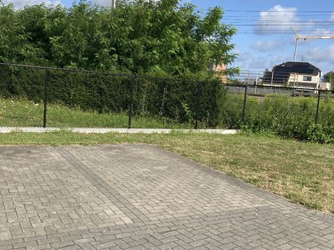 Open autostaanplaats nr 6