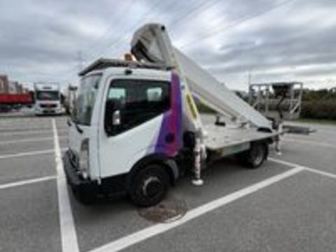 Nissan Kraanwagen  F241