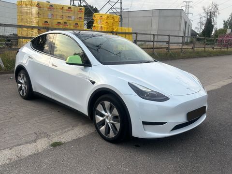 Tesla Model Y REAR WHEEL DRIVE bwj.2023