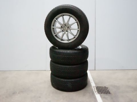 4 velgen met winterbanden Pirelli 235/65R17(D7.5Jx17H2 ET53)voor Mercedes
