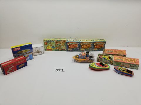 Meerdere boxed kits met de titel “Boat in a Bottle Kit – The Secret Revealed”