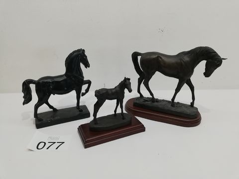 Sculpturen van paarden