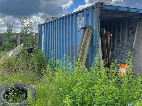 CONTAINER