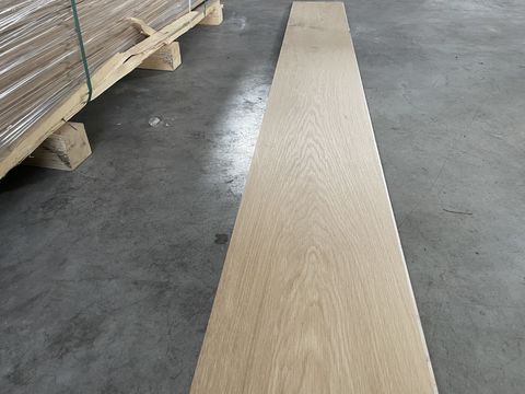 lot parket +/- 83 m²