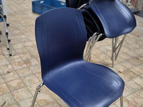 Set van 7 Moderne Designstoelen – Marineblauw & Chroom